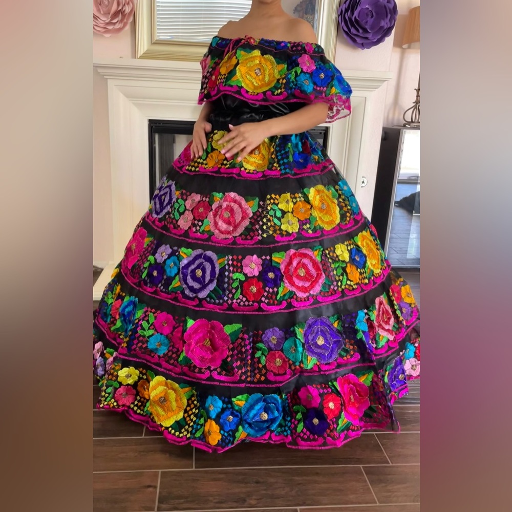 Beautiful Mexican Dress 😍